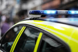 Han fandt ved et uheld en bil på bunden af ​​floden og ringede til politiet. Da de ankom, var politiet rædselsslagne og chokerede, se hvad de fandt inde, da de trak den op af vandet.