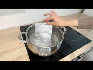 Læg et ark aluminiumsfolie i kogende vand, selv rige mennesker gør det: Et simpelt ark aluminiumsfolie er nok til at løse et meget almindeligt problem derhjemme: at se er at tro. Kun høflige medlemmer vil sige tak