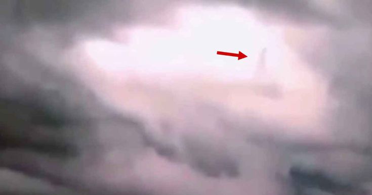 Denne mystiske figur dukkede op i skyerne over Italien, og hver eneste person siger det samme... Bare vent, indtil du ser den rigtige årsag