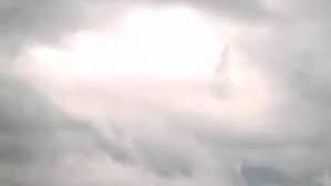 Denne mystiske figur dukkede op i skyerne over Italien, og hver eneste person siger det samme... Bare vent, indtil du ser den rigtige årsag