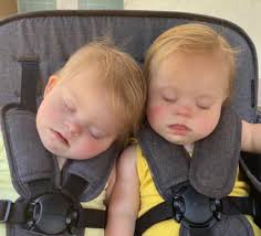 "Jeg ville ikke have de babyer" en, sagde grusom trold. "Hvis mine babyer blev født sådan, ville de blive adopteret," sagde en anden til pigernes mor. Heldigvis havde denne modige mor det ideelle svar på kritikere af hendes smukke tvillinger.