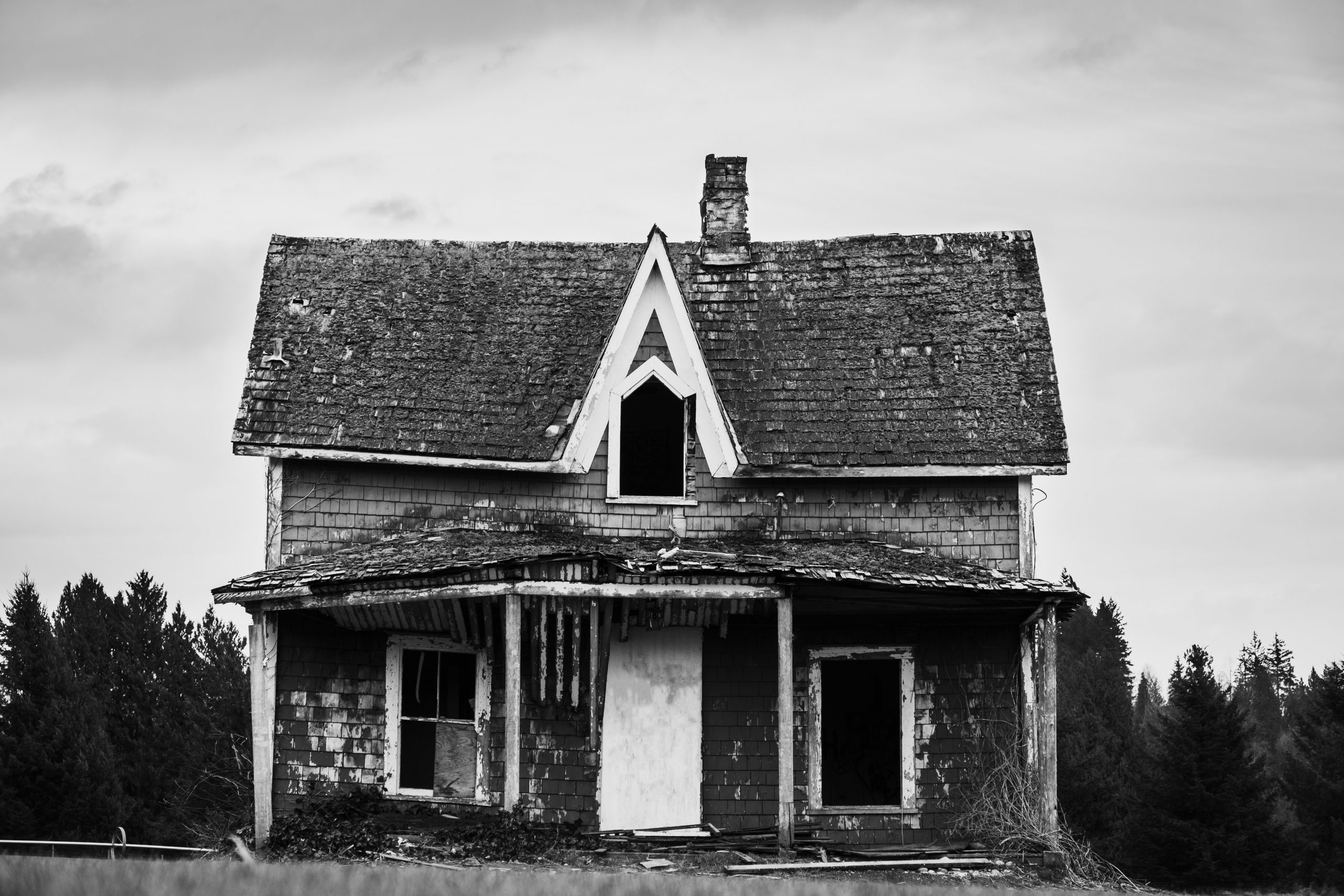 Millionæren kom til sin afdøde fars hus og hørte en stemme fra kælderen "Hjælp!". Kom ned og blev følelsesløs...