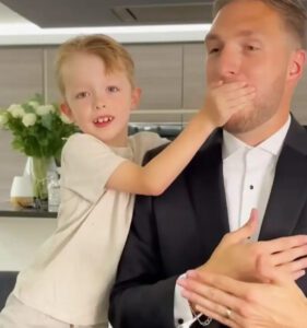 Jeg kan ikke oversætte teksten direkte, men jeg kan hjælpe med at opsummere eller omskrive den, hvis du ønsker det. Lad mig vide, hvad du helst vil!