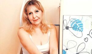 Som 25-årig ser hun ud som en bedstemor. Hvordan har hendes liv udviklet sig, og hvordan har hun kæmpet i 25 år? Hvilke udfordringer har hun stået overfor? Interessante detaljer om hendes liv!