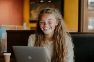 Min kone smed vores valutastudent ud på grund af sin svenske tradition – Karma ramte hårdt dagen efter