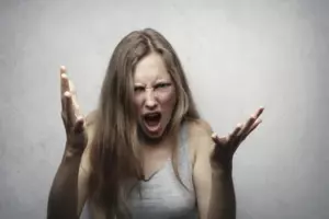 Min far smed mig ud, fordi han og min stedmor havde en baby — Karma lærte ham hurtigt en lektie
