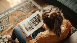 Kvinde opdager et billede af sig selv som nyfødt med et fødselsmærke, hun aldrig har haft, hendes mor afslører endelig sandheden - dagens historie