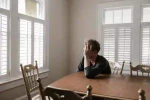 Dreng smider et brev ind i et forladt huss postkasse, modtager et mystisk svar dagen efter - dagens historie