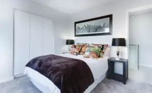 Jeg fandt ud af, at min MIL spionerede på mig gennem et kamera skjult i fotorammen, hun gav mig som en B-dagsgave