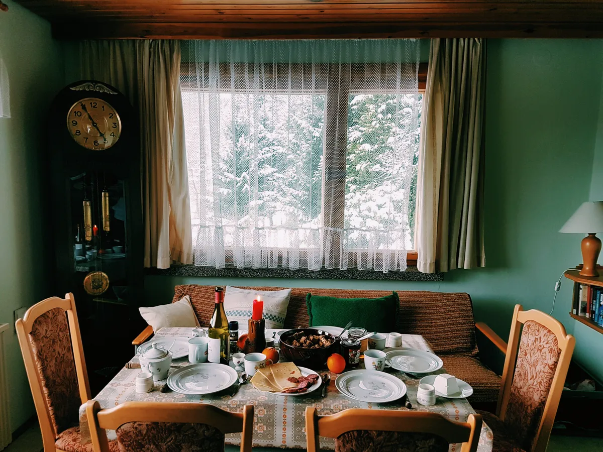 Lonely Man deler Tyrkiet med Barefoot Boy, et år senere fejrer de Thanksgiving som familie - Dagens historie