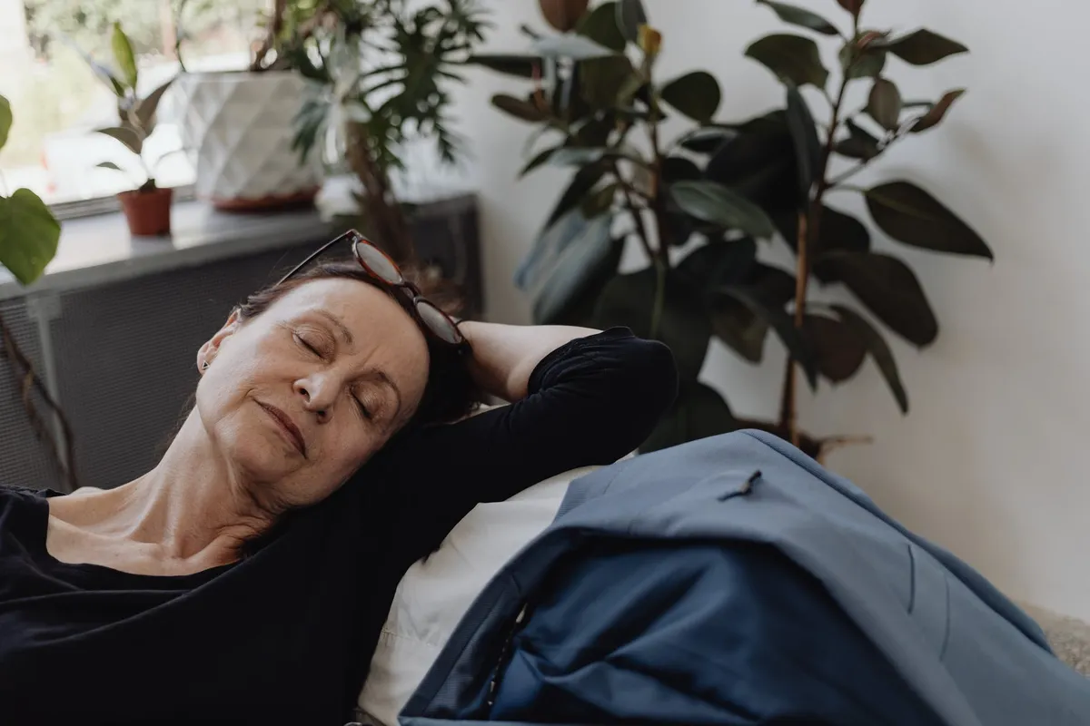 Efter mors død efterlader kvinde søster 3 dollarsedler og en seddel som sin arv - dagens historie