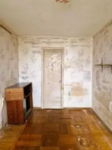 Se hvordan en velhavende kvinde købte en lurvet 43 m² lejlighed i en gammel bygning og forvandlede den til et cool hjem