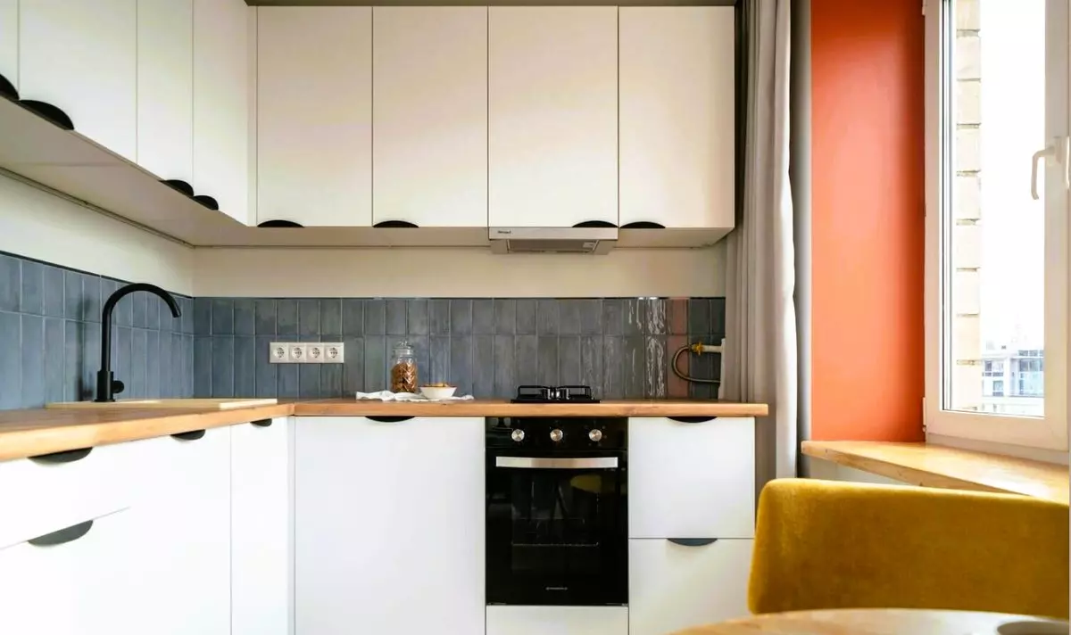 Se hvordan en velhavende kvinde købte en lurvet 43 m² lejlighed i en gammel bygning og forvandlede den til et cool hjem