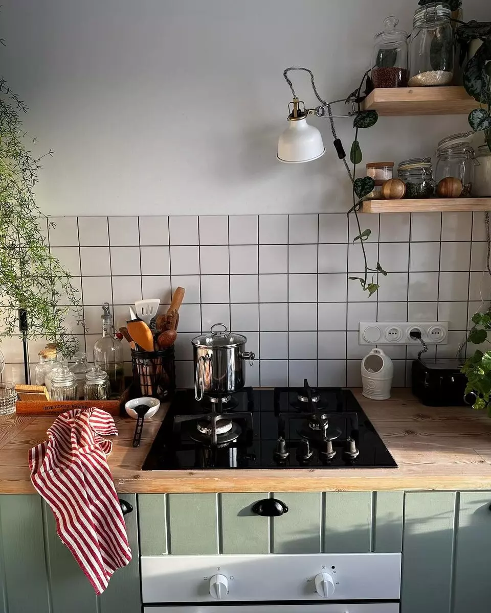 Dette er en af de bedste Khrusjtjov-bygninger, jeg har set. Helt ærligt! Se på de renoveringer, familien har lavet