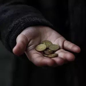 En ældre lærer betalte for en frysende drengs måltid - drengen tilbagebetalte ham syv år senere