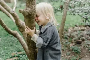 Jeg overhørte min mand bede vores 4-årige søn om ikke at fortælle mig, hvad han så - dage senere afslørede jeg selv den chokerende sandhed