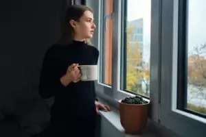 Jeg så min nabo besvime, mens jeg gravede i hendes have - jeg gispede, mens jeg kiggede ind i det hul, hun gravede