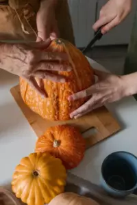 Jeg besøgte min mor til Thanksgiving, og hun ville ikke lukke mig i kælderen - Det, jeg fandt der, gjorde mig chokeret