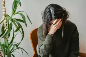 Jeg fandt forladte tvillingepiger i skoven og tog dem med hjem - næste morgen var jeg chokeret over, hvad de gjorde ved min datter