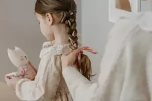 Jeg fandt forladte tvillingepiger i skoven og tog dem med hjem - næste morgen var jeg chokeret over, hvad de gjorde ved min datter