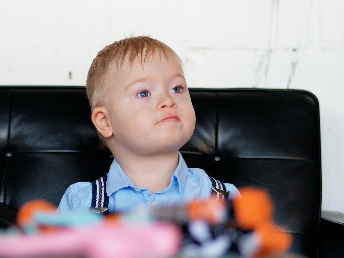 Single far adopterer dreng med Downs syndrom, ingen ønskede, år senere lærer børn 1,2AN USD arv – dagens historie