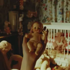 Jeg vågnede op med en fremmed baby i mine arme og en note i hendes små hænder