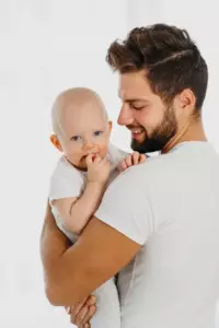 Min mand kom hjem med en grædende baby