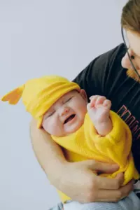 Min mand kom hjem med en grædende baby