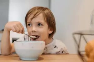 Jeg troede, at min mand var ude af byen på en forretningsrejse - indtil jeg fandt ham gemt i vores nabos kælder