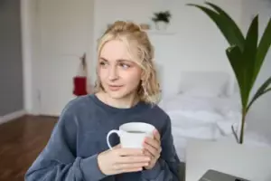 Jeg troede, at min mand var ude af byen på en forretningsrejse - indtil jeg fandt ham gemt i vores nabos kælder