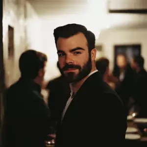 Min bedste ven og jeg indgik en pagt om at blive gift inden 40, og 10 år senere dukkede han op uopfordret til mit bryllup - Dagens historie