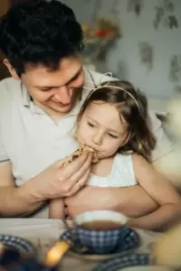 I 30 år fik min far mig til at tro, at jeg var adopteret - jeg var chokeret over at finde ud af hvorfor
