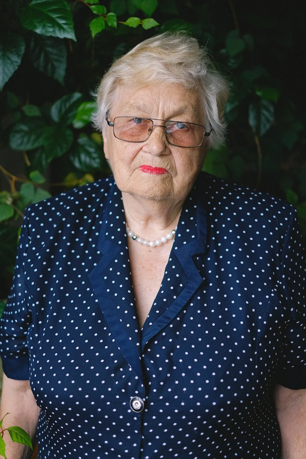 Ældre kvinde fejrer jul alene, efter at hendes børn har fundet ud af, at hun er rengøringsassistent - dagens historie