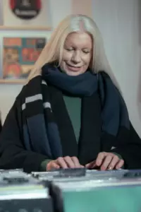 Hver nat i uger fandt jeg en rød rose uden for min dør - indtil den kom med en note, der førte mig til den skræmmende hemmelighed bag den