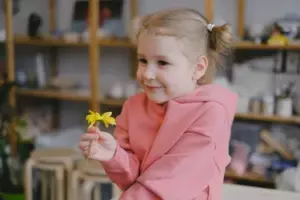 Vi adopterede en 4-årig pige – en måned senere kom hun til mig og sagde: "Mor, stol ikke på far"