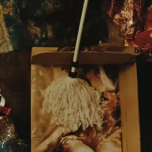 Mand gav mig en moppe på vores 10 års jubilæum, da hans søster lo - øjeblikke senere genoprettede karma min tro på godhed