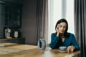 Min mand og svigerforældre forventede, at jeg skulle betale for alles NYE-middag af penge, jeg har arvet fra min mor