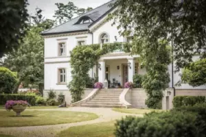 Far til 4, der bor i telt, giver sidste $2 til Stranger på tankstationen, vågner op med at eje et stort firma - Dagens historie