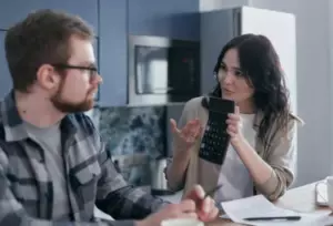 Min mand kræver, at jeg betaler 200 $ for vores takeaway-mad – han fortryder snart