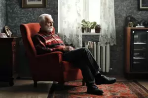 Min gymnasiekæreste dukkede op i mit hus 48 år efter vores sidste møde med en gammel rød kasse