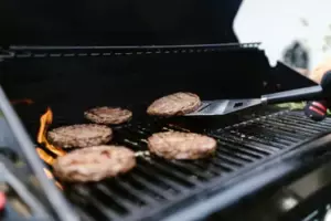 Min chefs mand var overbevist om, at jeg var hans elskerinde - jeg spillede med og mistede det, da han viste mig bevis