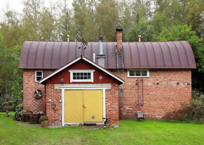 Fra en rådnende mølle til et smukt palæ! Denne pensionists transformationsrejse vil forbløffe dig!