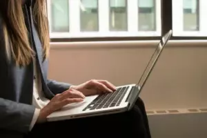 Jeg fandt bleer i min 15-årige søns rygsæk og besluttede at følge ham ud af skolen