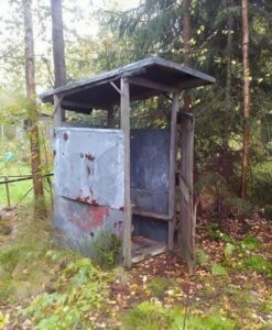 En utrolig makeover! En mand forvandlede et gammelt udendørs toilet til en fantastisk skabning, der efterlod alle i ærefrygt