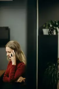 Min kommende svigermor fik mig til at bade i et bassin udenfor for at 'teste' mig selv – Karma fandt hende til sidst