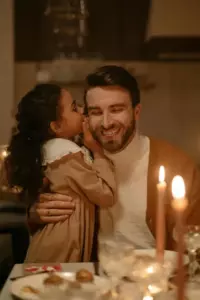 Min stedfars hemmelighed chokerede mig på min fødselsdag, og min hævn fik ham til at græde.