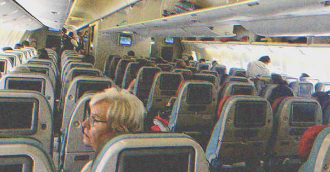 Millionær håner fattig kvinde med 3 børn på business class-flyvning, indtil piloten afbryder - Dagens historie