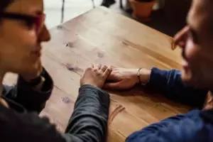 Efter skilsmissen valgte min far altid sine nye familiebørn – så han fik en overraskelse til min dimissionsfest