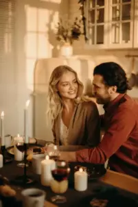 Min stedmor smed mig ud af huset, mens min far forblev tavs – Dage senere var de på knæ og bad om tilgivelse.