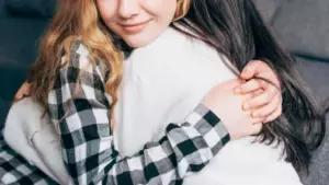 Min eks' nye kone købte min datter en gallakjole for 1.000 dollars for at ydmyge mig og vinde hende over — Hvad min datter gjorde efterlod alle målløse